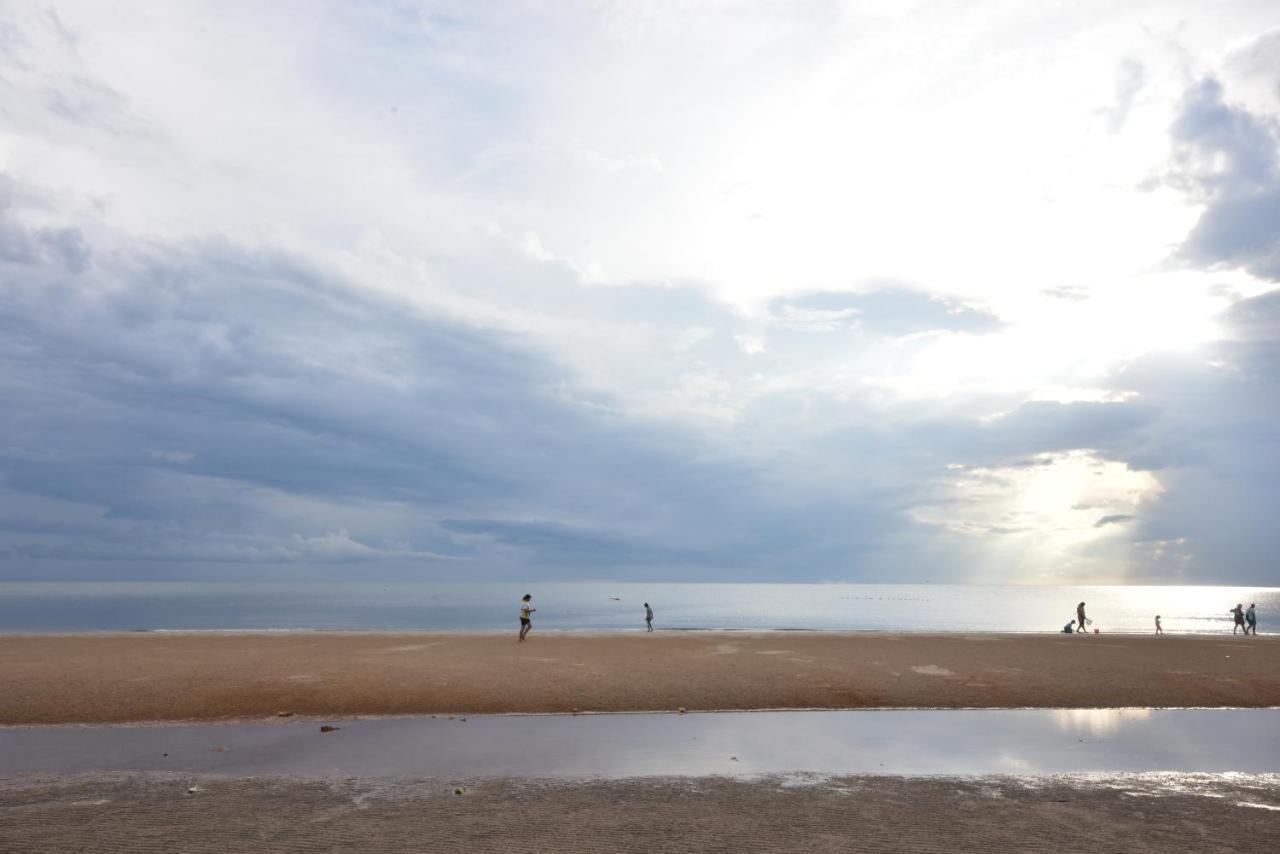 Hua Hin Beachfront Condo Bagian luar foto